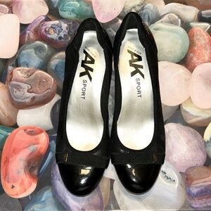 Black Anne Klein sport heals. Sz 9 These are comfortable and made for walking